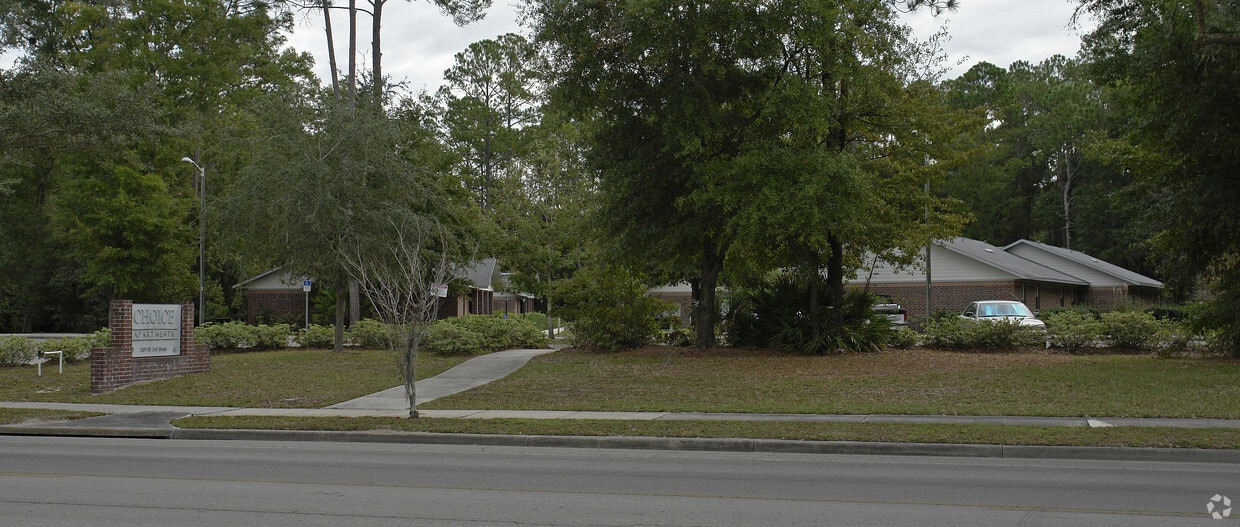 Primary Photo - New Horizons Properties Iv - Choice Apartment