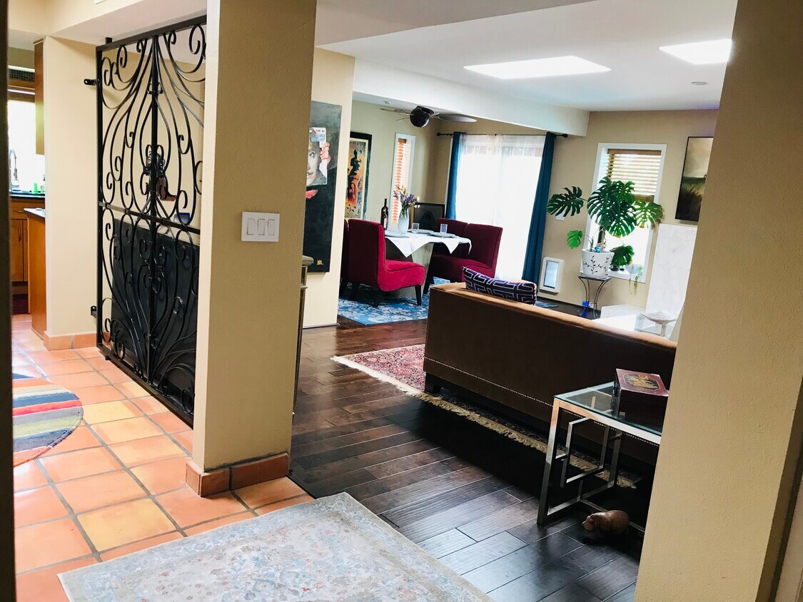 Primary Photo - 7710 N 17th Pl