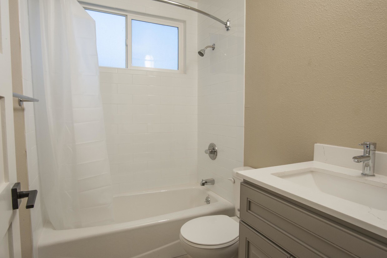 Foto del edificio - 1704 Lincoln Ave