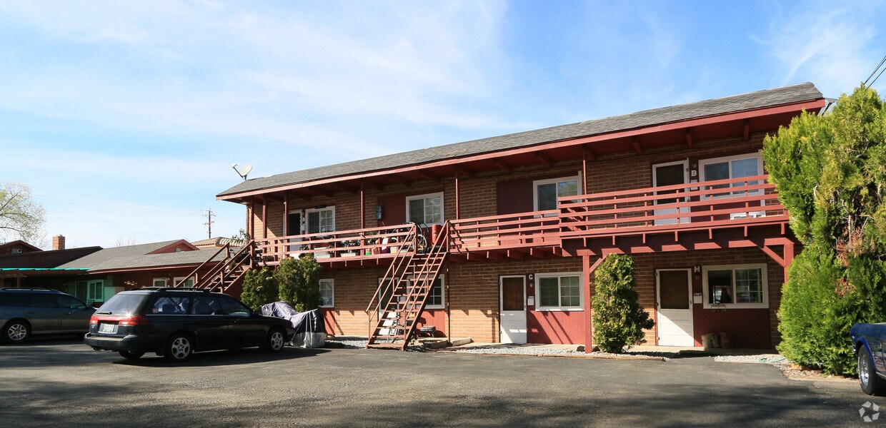 Building Photo - 4520 Lakeside Dr