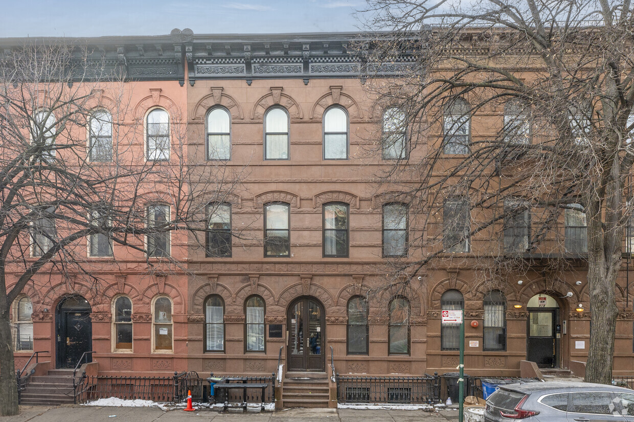 Primary Photo - 820 Marcy Ave