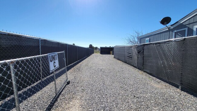 Building Photo - 1611 E Gamebird Rd