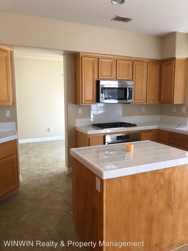 Foto del edificio - 3 br, 3 bath House - 775 Manitoba Ave
