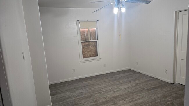Foto del edificio - 903 N Polk St