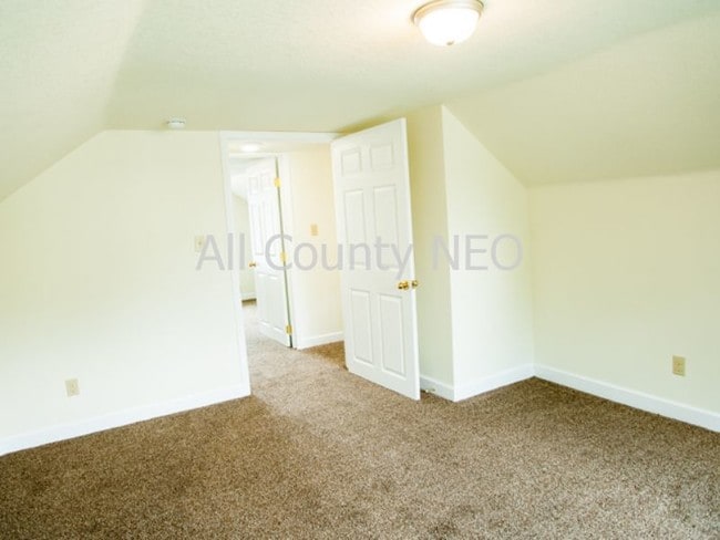 Building Photo - 40 Sciota Ave