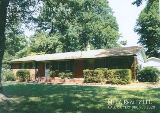 Building Photo - 315 Meadowbrook Dr