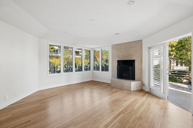 Foto del edificio - 721 Marigold Ave