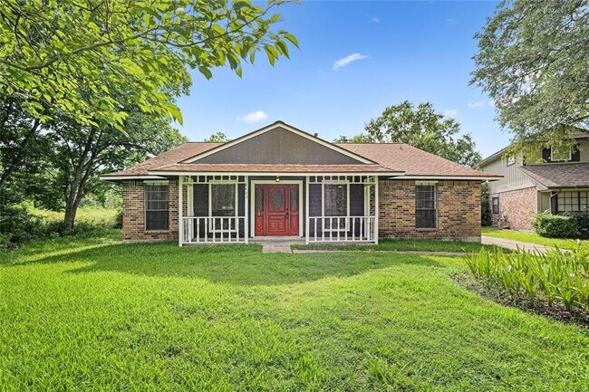 Foto del edificio - 8402 Pine Shores Dr