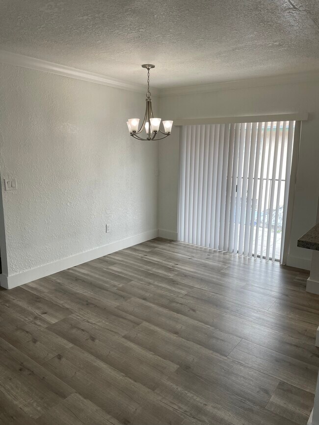 Dining Room - 1695 W 42nd St