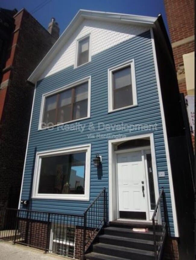 Building Photo - 2227 N Clybourn Ave