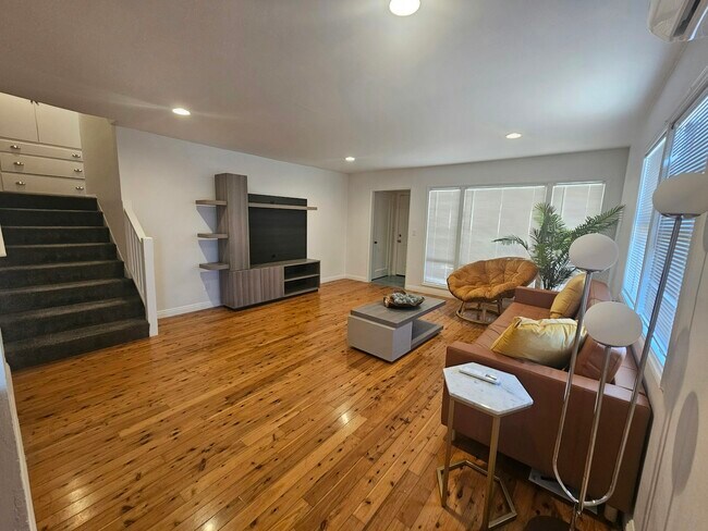 Foto del edificio - 3675 Christensen Ln