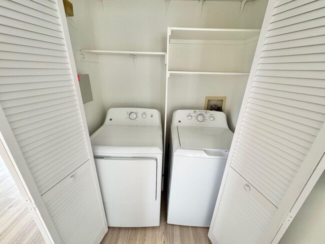 Building Photo - STUNNING 2 BEDROOM 2 BATH CONDO IN GATED C...
