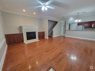 Building Photo - 1517 Crescent Hills Dr