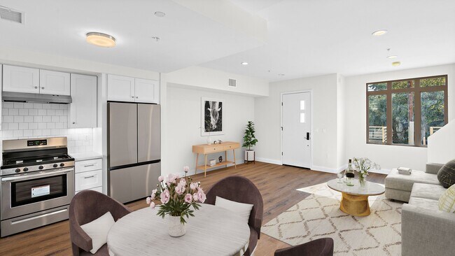 Foto del edificio - 2488 Mohawk St