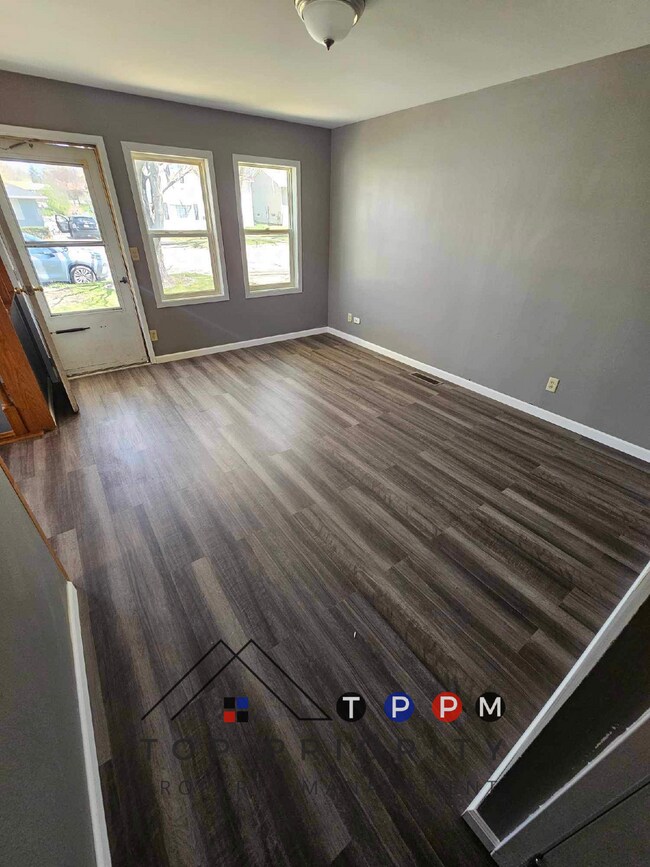 Building Photo - 3 Bedroom | 1 Bathroom Single Family Home ...