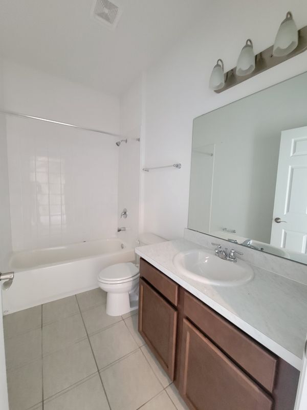 Foto del edificio - 1346 Normandy Dr