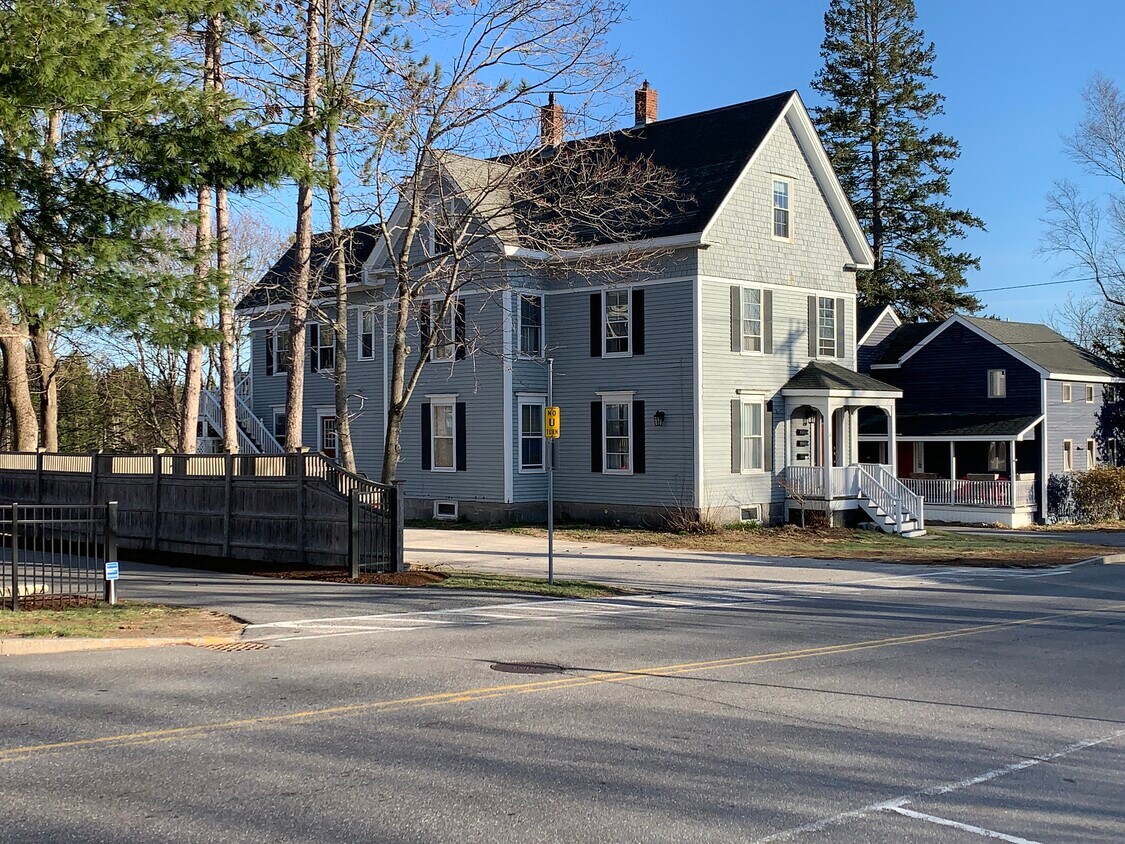 Foto principal - 16 E Elm St