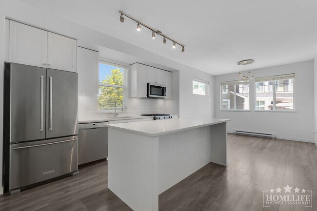 Photo du bâtiment - 3 Bed, 3 Bath Townhouse for Rent in Surrey!