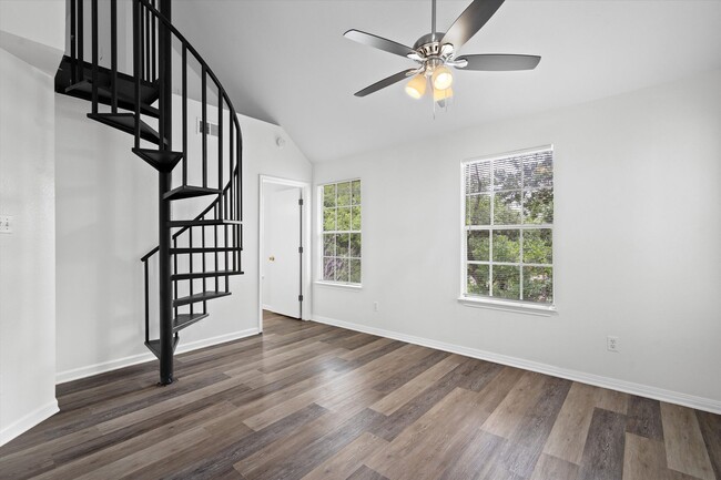 Foto del edificio - 2908 Whisper Oaks Ln