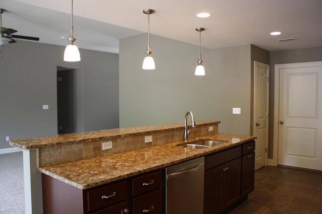 Foto del edificio - 4504 Weybridge Dr