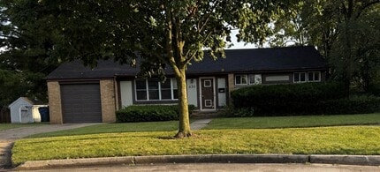 Building Photo - 430 N Highview Ave
