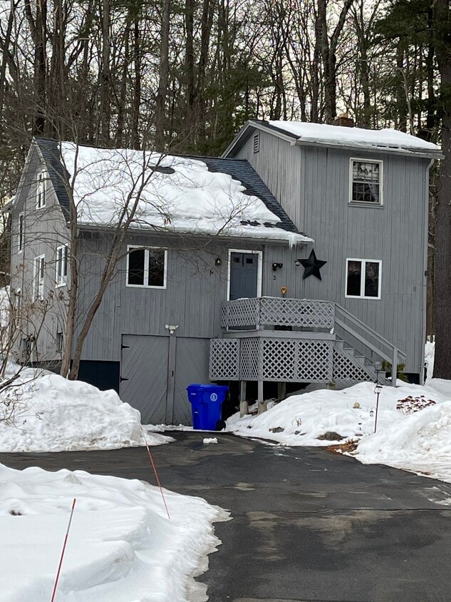 Building Photo - 3 Strawberry Ln