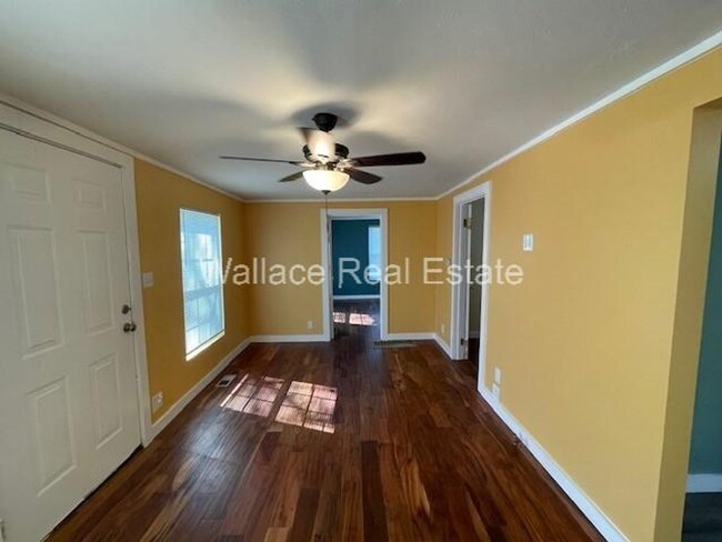 Building Photo - PRICE IMPROVEMENT!!  COZY UPDATED 2 BEDROO...