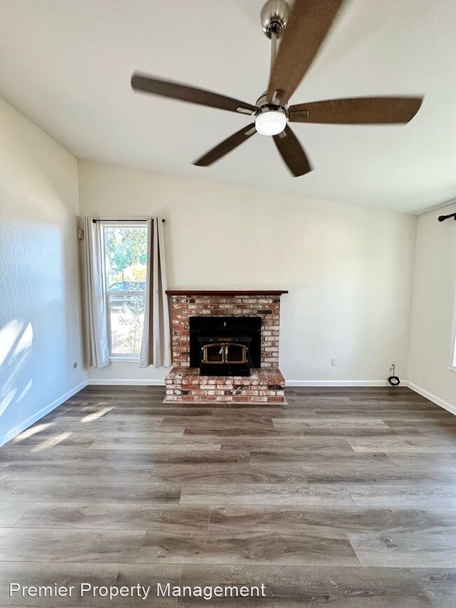 Building Photo - 3 br, 2 bath House - 10049 YUKON RIVER WAY