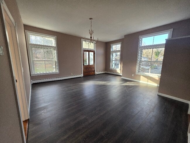 Foto del edificio - 296 Main St