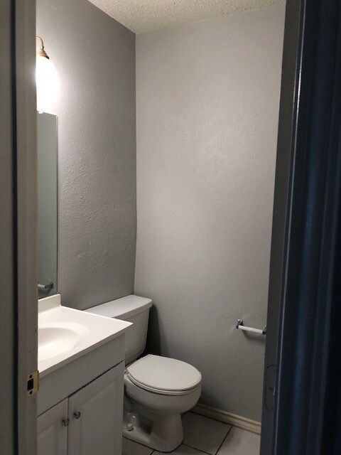 Downstairs half bath - 1023 Vedral Pl