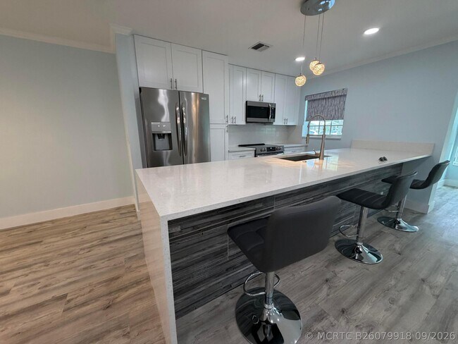 Foto del edificio - 14516 Canalview Dr