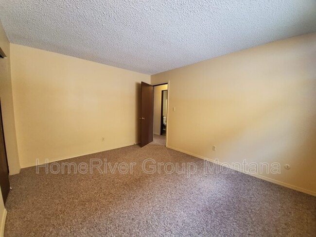 Building Photo - 913 Pattee Creek Dr
