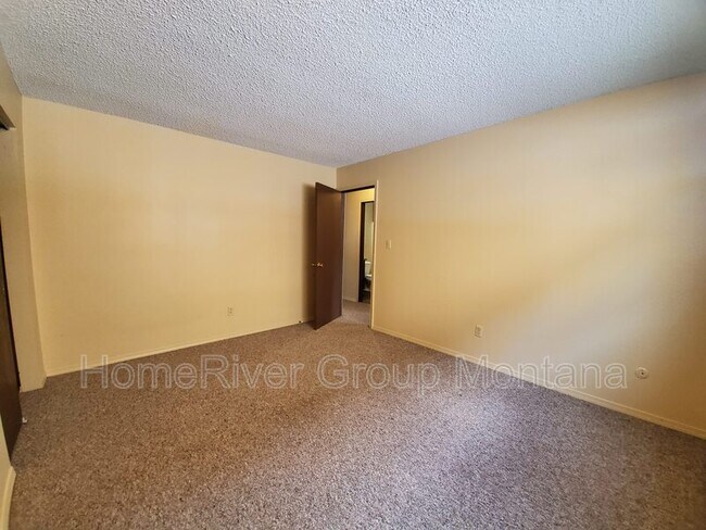 Foto del edificio - 913 Pattee Creek Dr