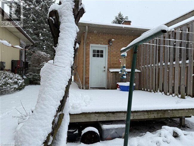 Photo du bâtiment - 66 Nine Pines Rd