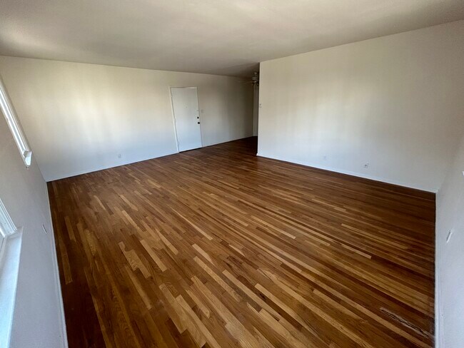 Foto del edificio - 8409 W 1st St