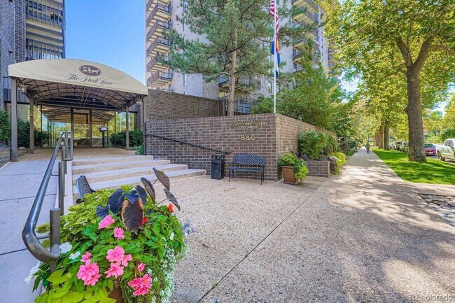 Foto del edificio - 460 S Marion Pky