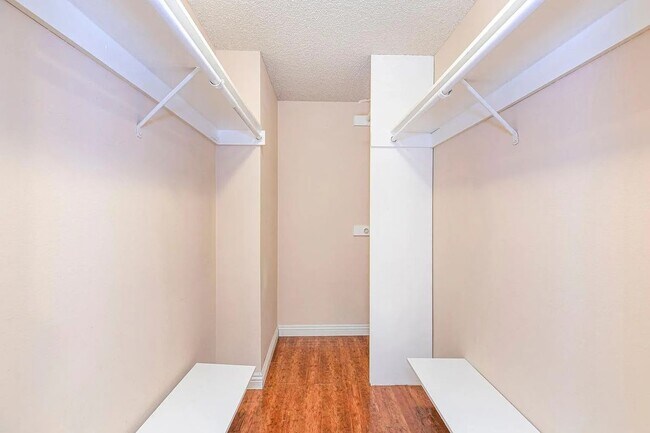 Foto del edificio - 14990 Victory Blvd