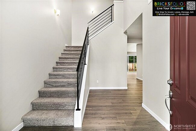 Foto del edificio - Move-in Ready, Remarkable home in Landing at Spanaway community