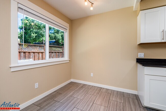 Building Photo - 194 Bean Creek Rd