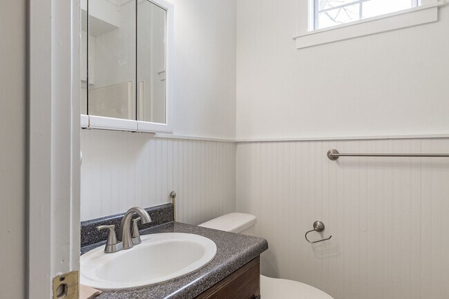 Foto del edificio - ****HUGE 3/1 House for Rent AVAILABLE NOW****