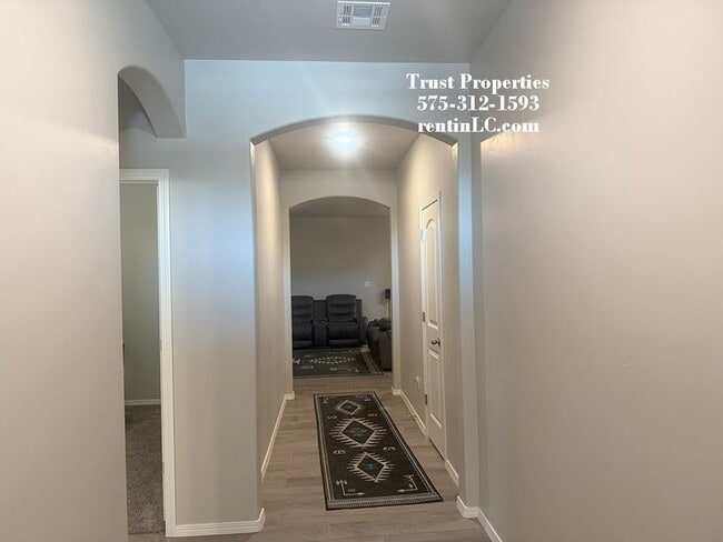 Building Photo - Newer home in Legends West