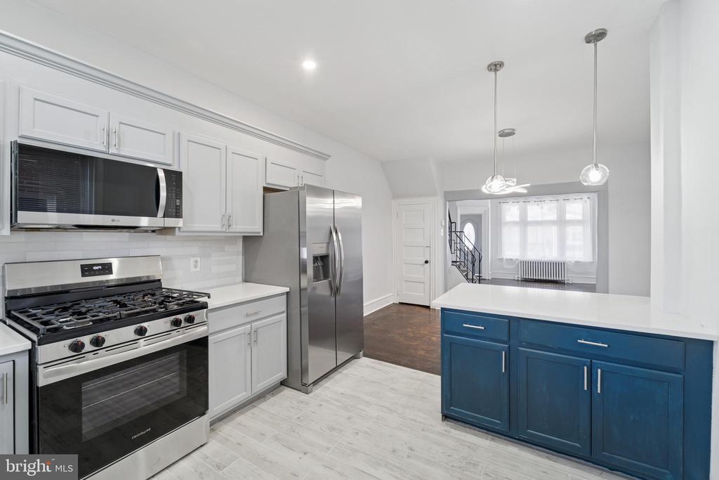Primary Photo - 127 W Albanus St