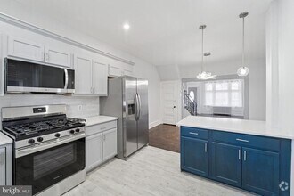 Building Photo - 127 W Albanus St