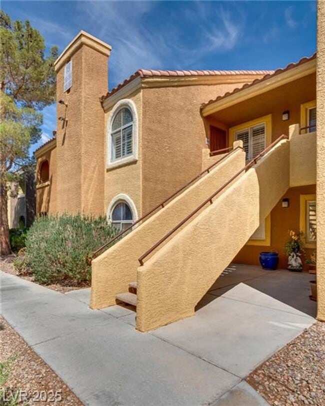Building Photo - Flamingo W 2 Bed 2 Bath