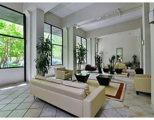 Foto del edificio - 1731 Beacon St