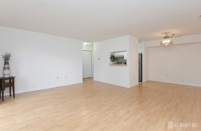 Foto del edificio - 1901 Ravens Crest Dr