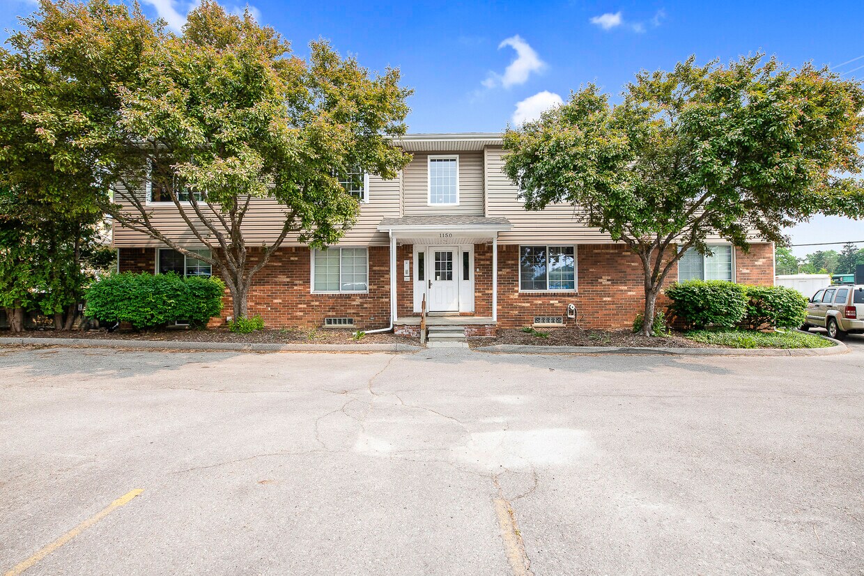 Primary Photo - 1150 Catalpa Dr
