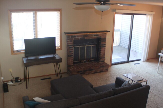Foto del edificio - 28 Elton Ridge Ct NW
