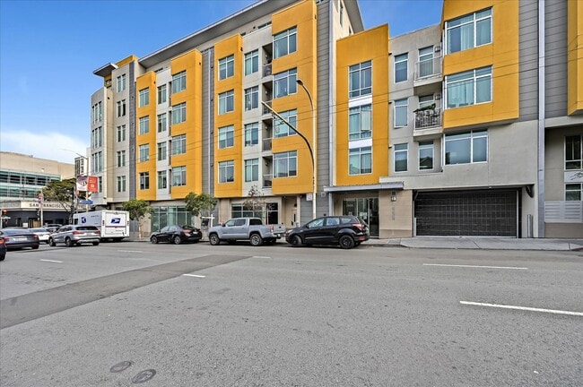 Building Photo - 2655 Bush St