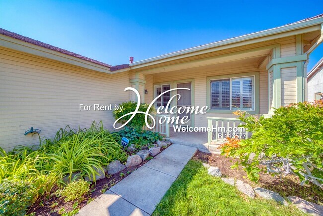 Building Photo - Single Level Home in Double Diamond - Lush...